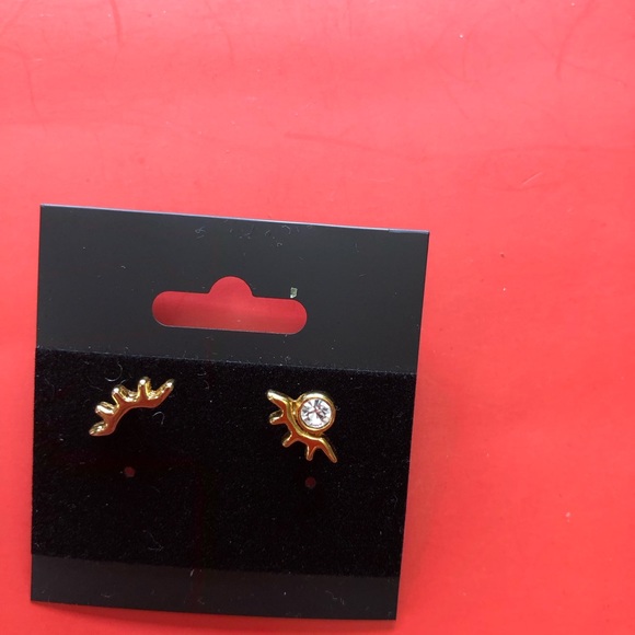Cute earrings, gold plated pair - Picture 3 of 4